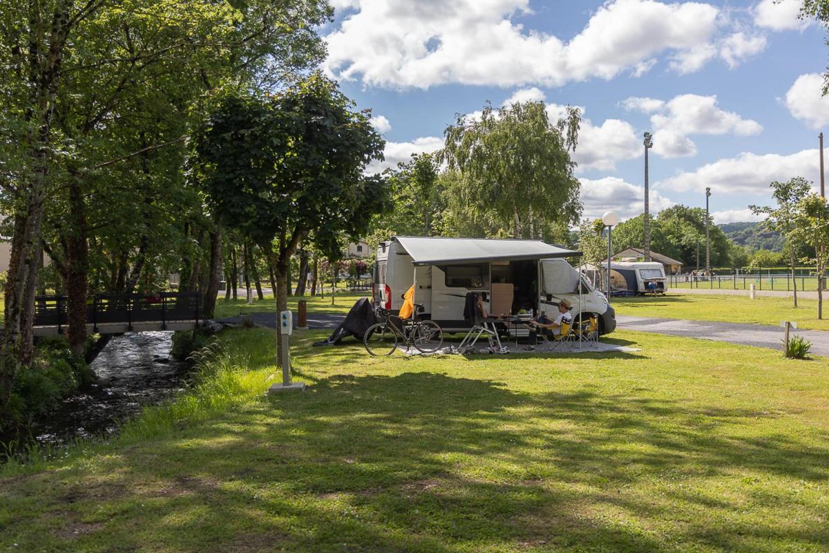 Village Vacances Du Camboussel Brassac  Exteriör bild
